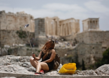Yunanistan’da aşırı sıcaklar yüzünden Akrapolis ziyarete kapatıldı