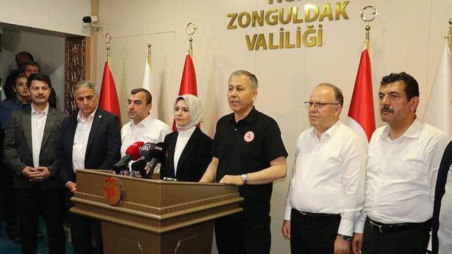 Bakan Yerlikaya: Sel felaketinde 3 kişi öldü 1 Bakan Yerlikaya: Sel felaketinde 3 kişi öldü