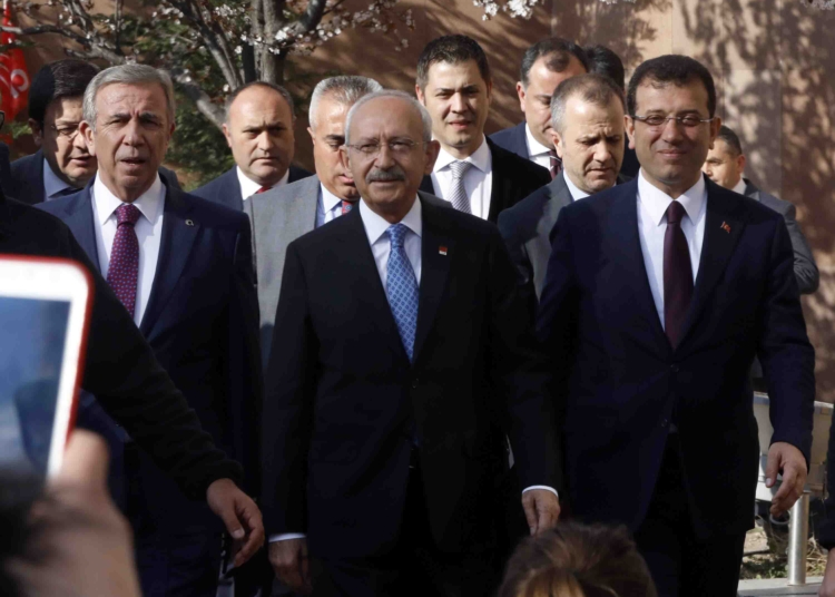 MetroPOLL'ün seçim sonrası 'En beğenilen siyasetçi' anketinde birinci Ankara'dan 1 MetroPOLL’ün seçim sonrası ‘En beğenilen siyasetçi’ anketinde birinci Ankara’dan