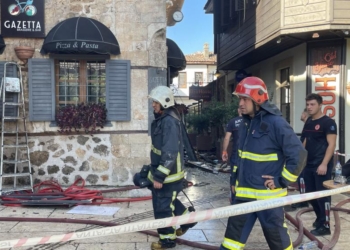 Antalya’da butik otelde çıkan yangında 2 turist öldü, 1’i ağır 10 kişi yaralandı