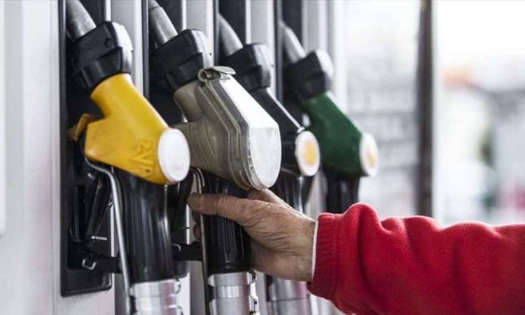 Benzine dev zam yolda! 1 Benzine dev zam yolda!