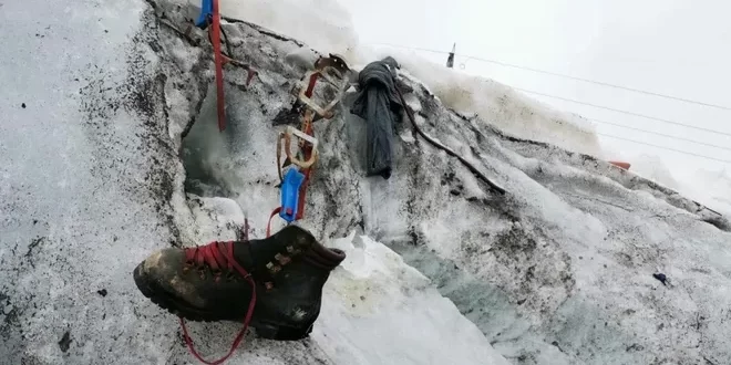 1986'da kaybolan dağcının cesedi buzulun erimesiyle ortaya çıktı 1 1986’da kaybolan dağcının cesedi buzulun erimesiyle ortaya çıktı