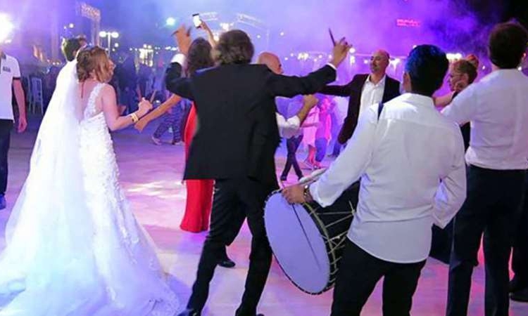 Bursa'da kadın ve erkeklerin düğünde birlikte eğlenmesi yasaklandı 1 Bursa’da kadın ve erkeklerin düğünde birlikte eğlenmesi yasaklandı