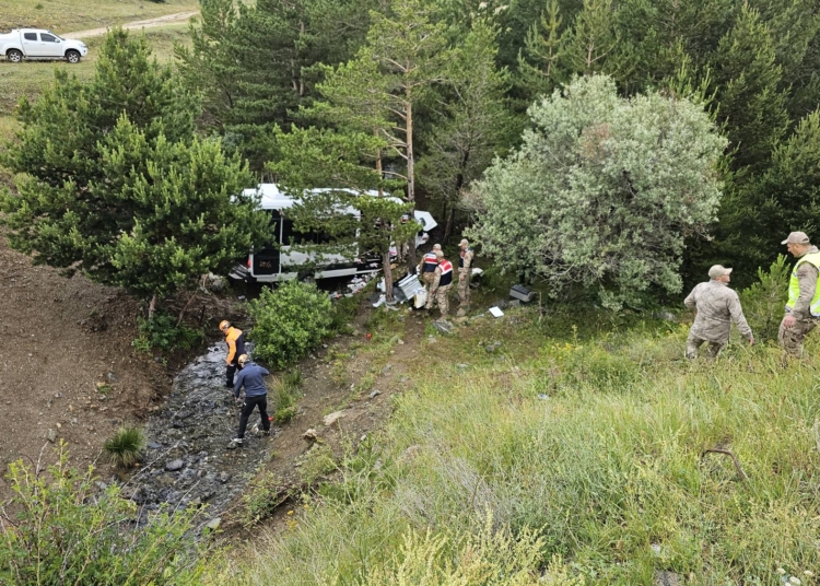 Ezincan’da düğün dönüşü feci kaza: Bir aile yok oldu! 1 Ezincan’da düğün dönüşü feci kaza: Bir aile yok oldu!