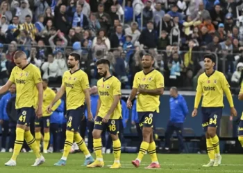 Fenerbahçe ilk maçta penaltılarda yıkıldı