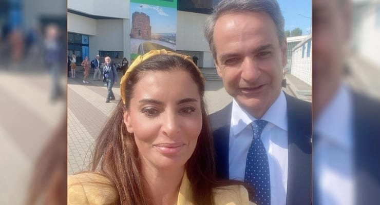 Tatilcilere müjde: Hande Fırat, Yunan Başbakan Miçotakis’le barıştı 1 Tatilcilere müjde: Hande Fırat, Yunan Başbakan Miçotakis’le barıştı