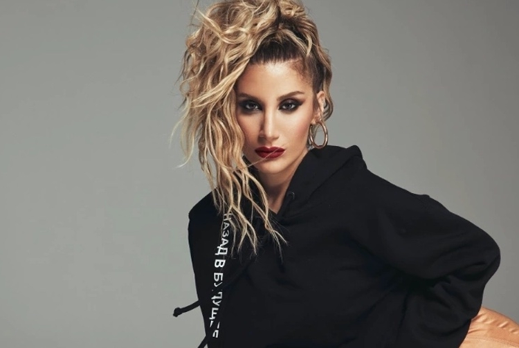 İrem Derici hastaneye kaldırıldı! 1 İrem Derici hastaneye kaldırıldı!