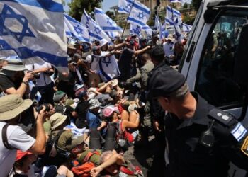 Yüzlerce İsrailli asker, yargı reformuna tepki için görevi bıraktı