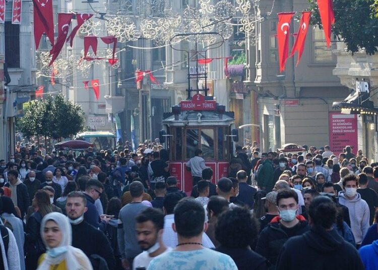 İstanbul’da yabancı uyruklulara oturum izni yasağı genişletildi