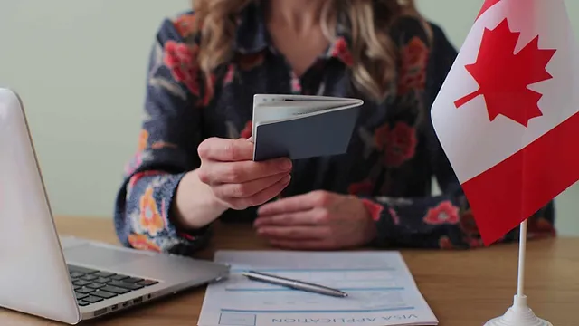 Üç yılda 1,5 milyon göçmen alacağını duyuran Kanada'ya vize başvuruları patladı 1 Üç yılda 1,5 milyon göçmen alacağını duyuran Kanada’ya vize başvuruları patladı