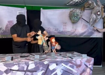 Depremzede çocuklara sergilen kukla oyununa inceleme