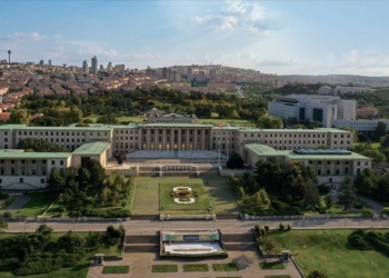 17 milletvekilinden ‘şanssız kura’: Bahçede toplantı yapıyoruz