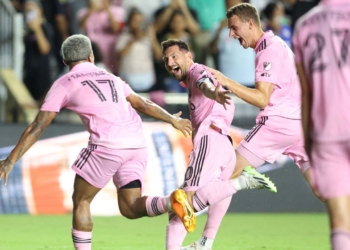 Tribünlerde yıldızlar geçidi: Lionel Messi ilk maçında inanılmazı başardı