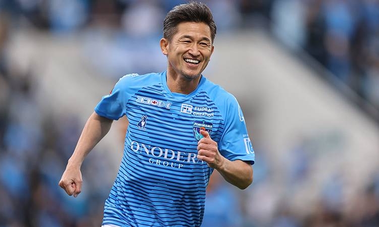 Dünyanın en yaşlı futbolcusu Miura’dan yeni sözleşme