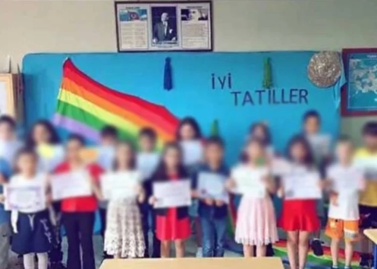Müfettişler okullarda 'gökkuşağı' arıyor 1 Müfettişler okullarda ‘gökkuşağı’ arıyor