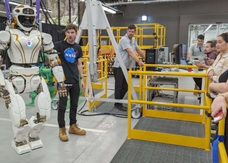 NASA, insansı astronot robotunun testlerine başladı 1 NASA, insansı astronot robotunun testlerine başladı