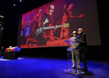 Özkan Uğur, son yolculuğuna uğurlandı: ‘Böyle de bırakılmaz ki’