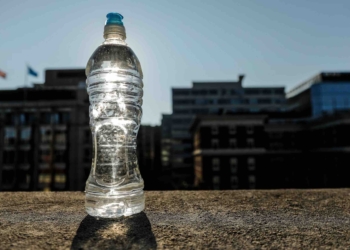 Güneşte bırakılan damacana ve pet şişeler insan sağlığını tehdit ediyor