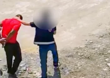 Afrikalı göçmen, polis tarafından darbedilerek gözaltına alındı