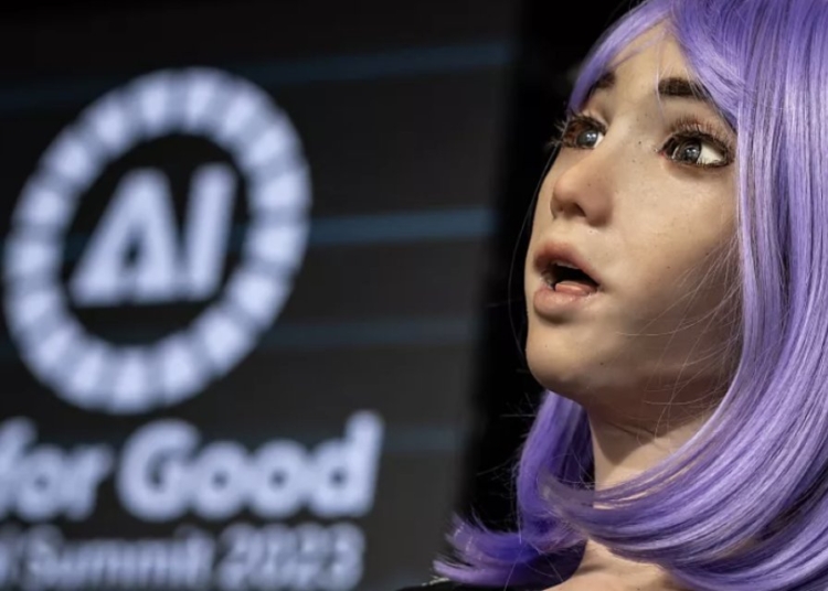 Yapay zekalı robotlar basın toplantısı düzenledi: Dünyayı insanlardan daha iyi yönetebiliriz