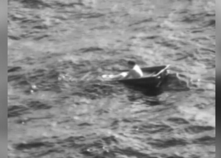 ABD’de okyanusta kaybolan genç, 35 saat sonra kurtarıldı 1 ABD’de okyanusta kaybolan genç, 35 saat sonra kurtarıldı