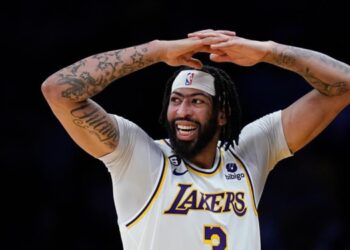 NBA yıldızı, üç yılda 186 milyon dolar kazanacak