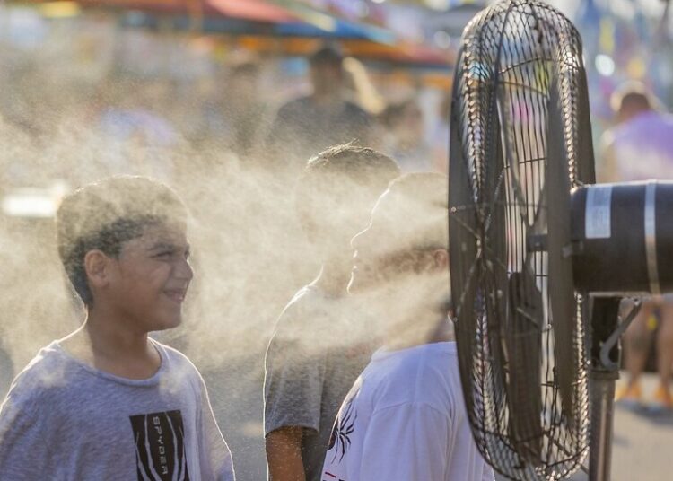 Vantilatör yok satıyor, klimacılar 1 ay sonrasına randevu veriyor 1 Vantilatör yok satıyor, klimacılar 1 ay sonrasına randevu veriyor