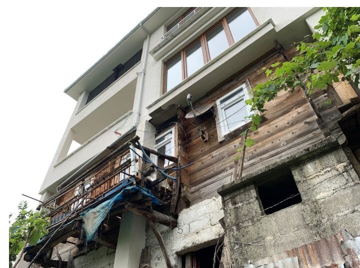 Baba evini yıkamayan 2 kardeşten ilginç çözüm