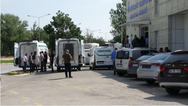 Aileler tabutu açınca şoke oldu! Havalimanında cenazeler karıştı 1 Aileler tabutu açınca şoke oldu! Havalimanında cenazeler karıştı