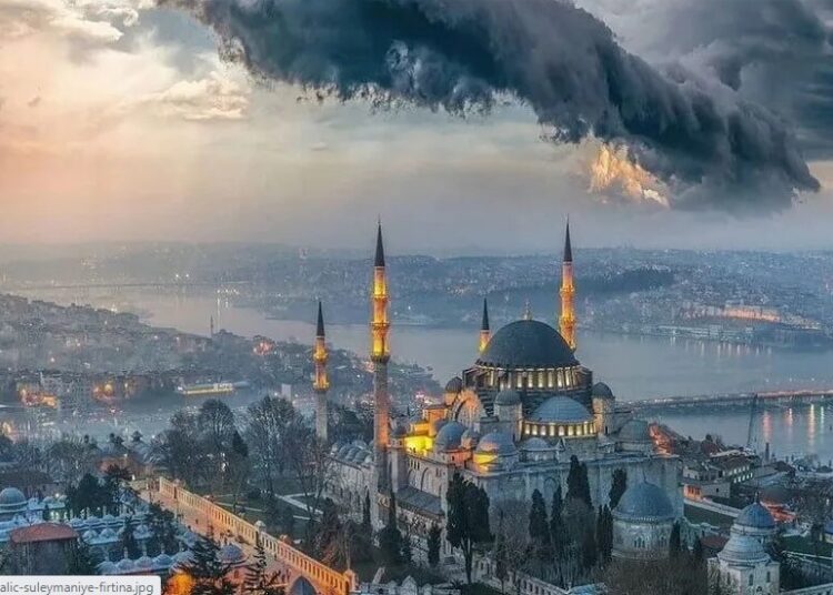 İstanbul Valiliği'nden kuvvetli fırtına uyarısı 1 İstanbul Valiliği’nden kuvvetli fırtına uyarısı