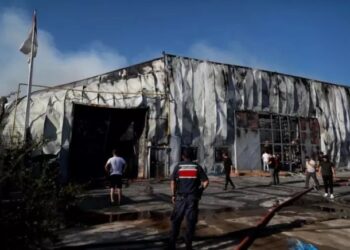 Antalya’da korkutan fabrika yangını