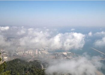 Antalya’da nem bulutları sebebiyle uçaklar iniş yapamadı