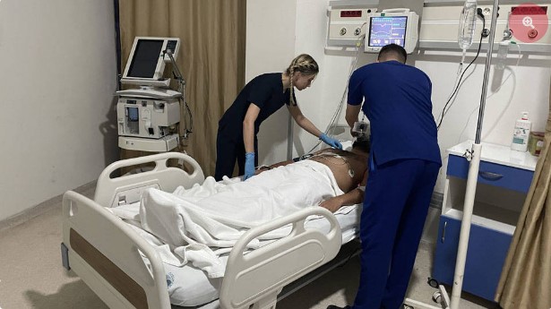 Gaziantep'te hasta yakınlarınca darbedilen doktor yoğun bakıma alındı 1 Gaziantep’te hasta yakınlarınca darbedilen doktor yoğun bakıma alındı