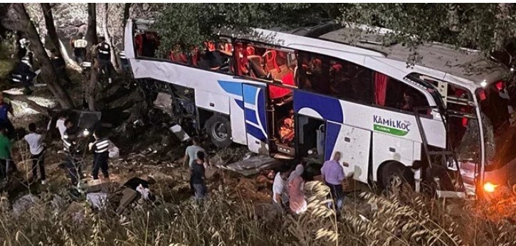 Yozgat'ta yolcu otobüsü devrildi: 12 ölü, 19 yaralı 1 Yozgat’ta yolcu otobüsü devrildi: 12 ölü, 19 yaralı