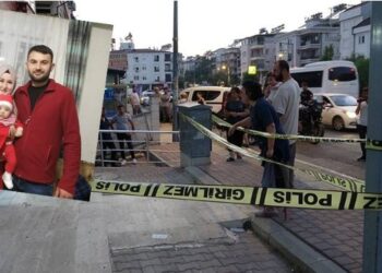 Boşanma aşamasındaki eşini zincir marketin deposunda defalarca bıçaklayarak öldürdü