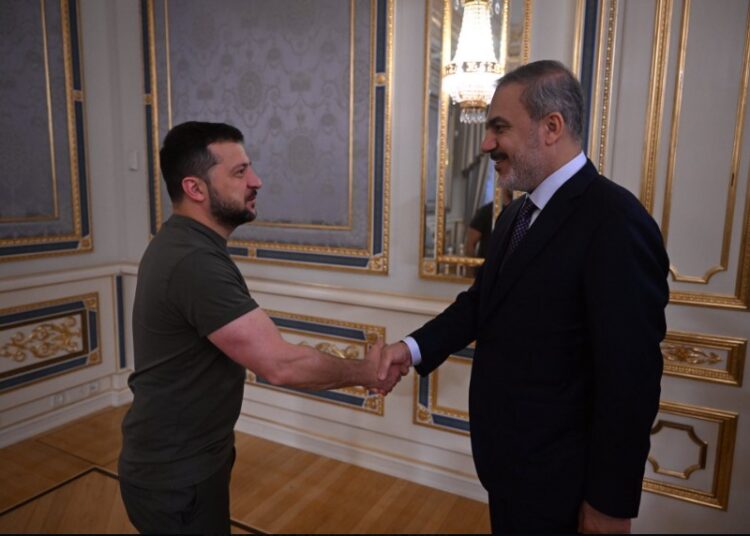 Dışişleri Bakanı Hakan Fidan, Ukrayna’da Zelenski ile bir araya geldi