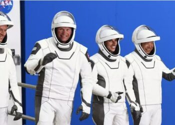 Space X roketi havalandı, 4 astronot uzaya fırlatıldı