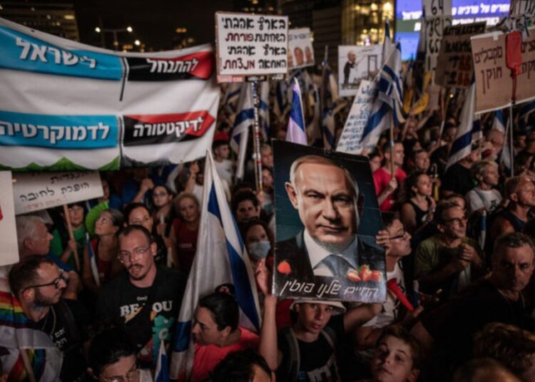 İsrail’de “yargı reformu” protestoları 34. haftada da devam etti: On binlerce kişi katıldı!