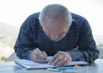 Çorumlu Abdullah dede, 70 yıldır günlük tutuyor: Ansiklopedi yapmak isteyen akademisyenlere bile vermedi