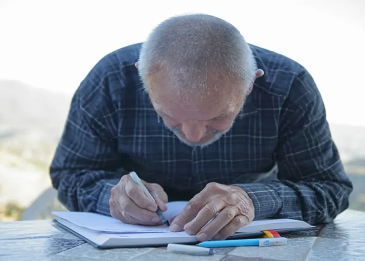 Çorumlu Abdullah dede, 70 yıldır günlük tutuyor: Ansiklopedi yapmak isteyen akademisyenlere bile vermedi