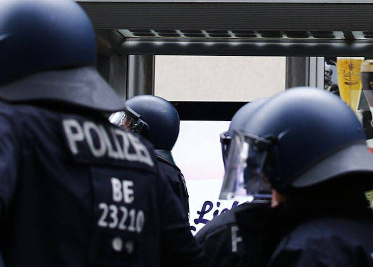 Almanya’da 89 Türk vatandaşı insan kaçakçılığından yakalandı 1 Almanya’da 89 Türk vatandaşı insan kaçakçılığından yakalandı