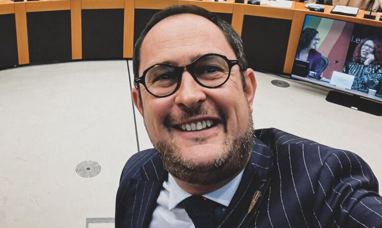 Adalet Bakanı’nın konukları polis aracına tuvaletini yaptı, savcılık ‘soruşturma’ başlattı