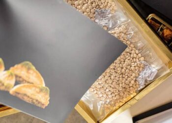 Baklava kutularında gizlenmiş 2 milyon uyuşturucu hap ele geçirildi