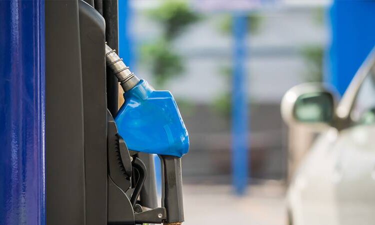 Benzine bu gece yine zam var