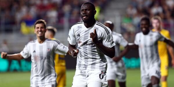 Beşiktaş, Dinamo Kiev deplasmanında son dakika golüyle kazandı 1 Beşiktaş, Dinamo Kiev deplasmanında son dakika golüyle kazandı