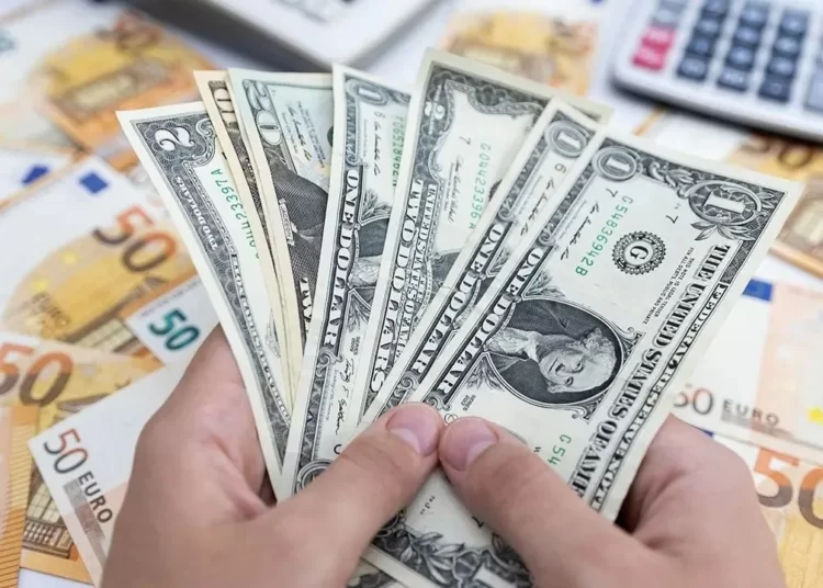 Dolar ve euro haftaya nasıl başladı?