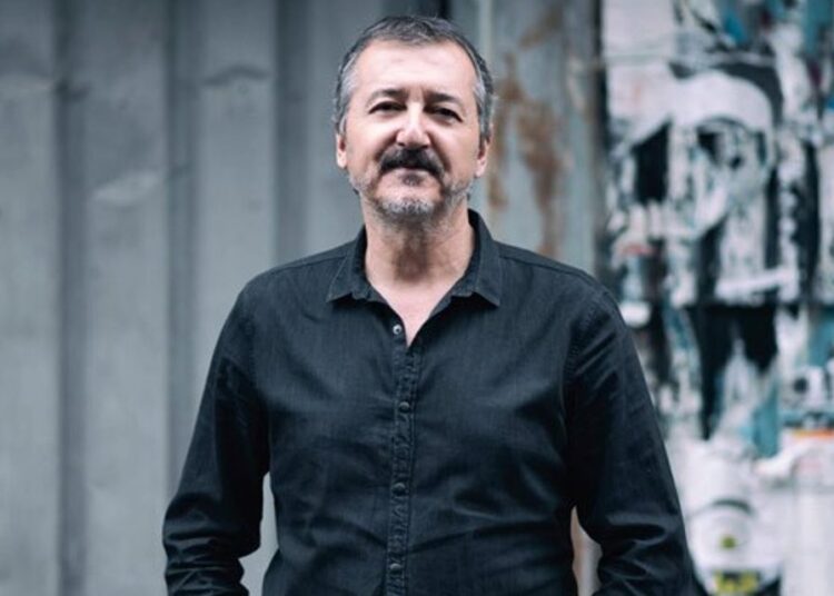 AYM'den 'Cumhurbaşkanına hakaretten' ceza verilen sanatçı Erdal Güney için 'hak ihlali' kararı 1 AYM’den ‘Cumhurbaşkanına hakaretten’ ceza verilen sanatçı Erdal Güney için ‘hak ihlali’ kararı