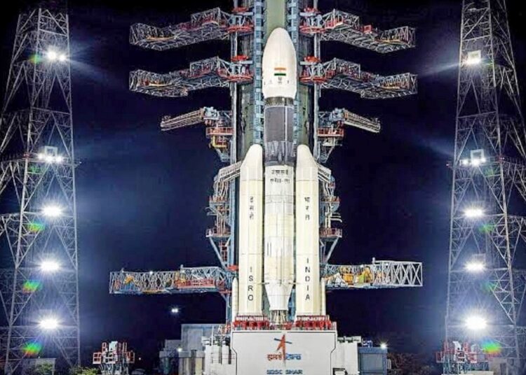 Hindistan, bugün Ay’ın güneyine iniş yapan ilk ülke olmaya hazırlanıyor