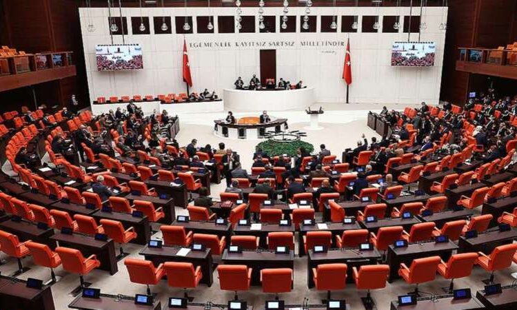 CHP, kamu alımlarında mülakatın kaldırılması için yasa teklifini TBMM Başkanlığı’na sundu