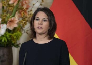 Almanya Dışişleri Bakanı Baerbock’u taşıyan uçak acil iniş yaptı